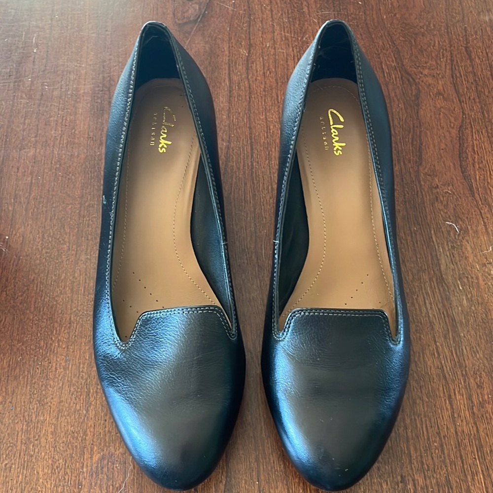 Black Clarks heels. Size 9.5